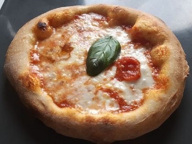 Authentic neapolitan pizza