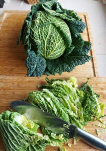 Braised pork ribs with savoy cabbage - cutting the cabbage