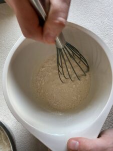Panuozzo napoletano - flour with the wisk